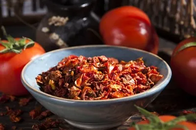 प्राकृतिक निर्जलित टमाटर